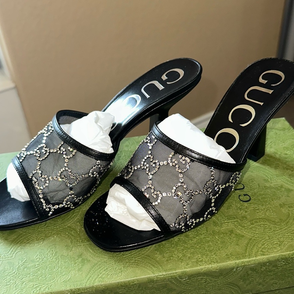 Gucci pumps with FREE SHIPPING!!! ❤️